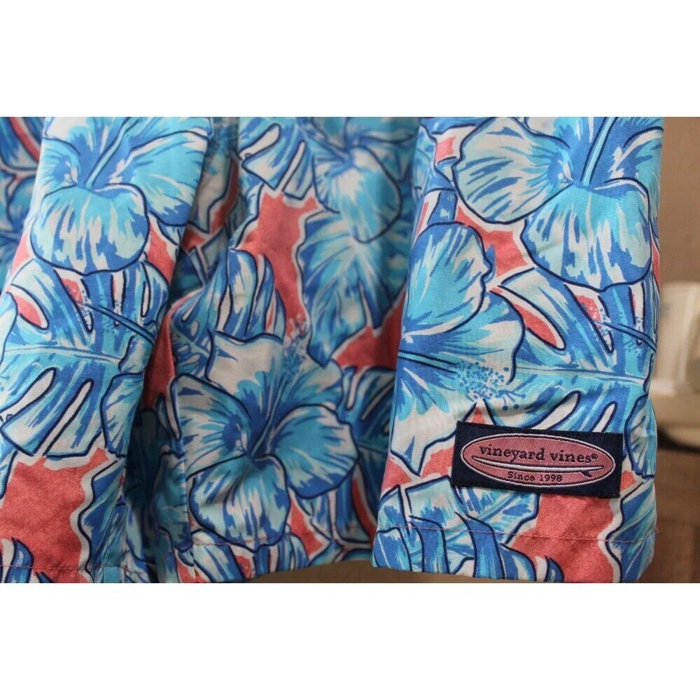 Vineyard Vines Blue Floral Swim Trunks Shorts Lined Men's size Medium